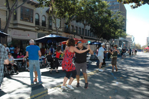 BerkSundayStreets3Dancing